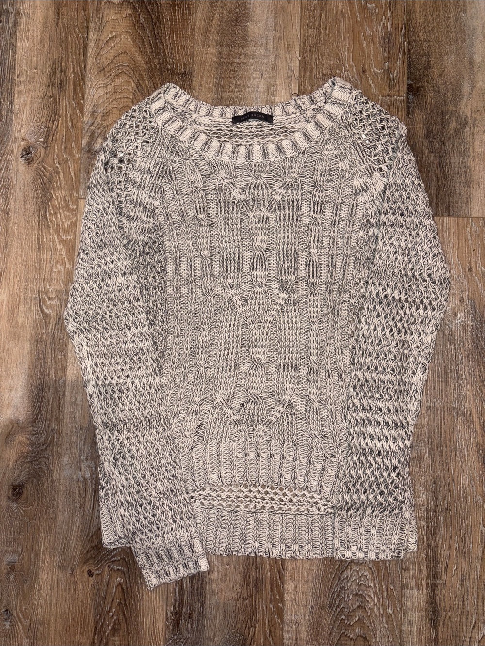 Suzy Shier Marled Crewneck Cable Knit Sweater - Cream and Gray